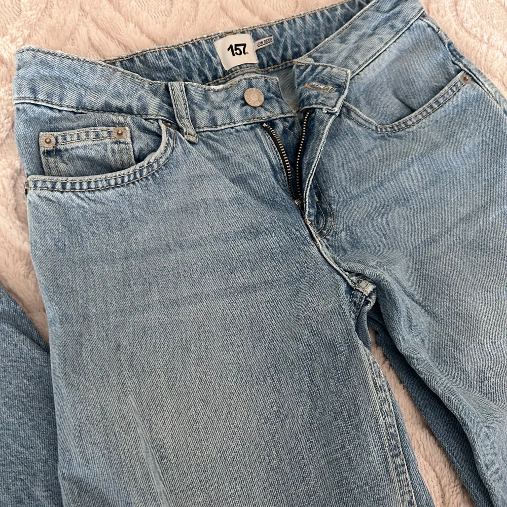 Dessa är oanvända då jag ångrade mig men inte kunde lämna tillbaka för kvittot var borta. Sitter fint och är bekväma.   Nypris: 400kr. Jeans & Byxor.