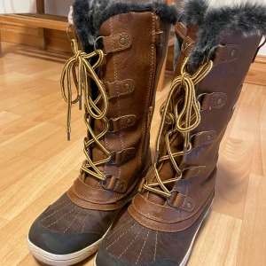 Stövlar  - Vinterstövel använd enstaka gång. Bra skick. Strl 37