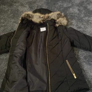 Jacka - Den har kommit till användning kanske en gång, den kommer i mycket bra skick.