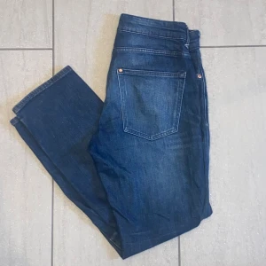 Jeans - Tja! Säljer nu ett par riktigt sköna jeans från HM. De sitter som regular fit | Strlk: 30/32   Skick: 8/10 | Hör av er vid minsta lilla fundering!!