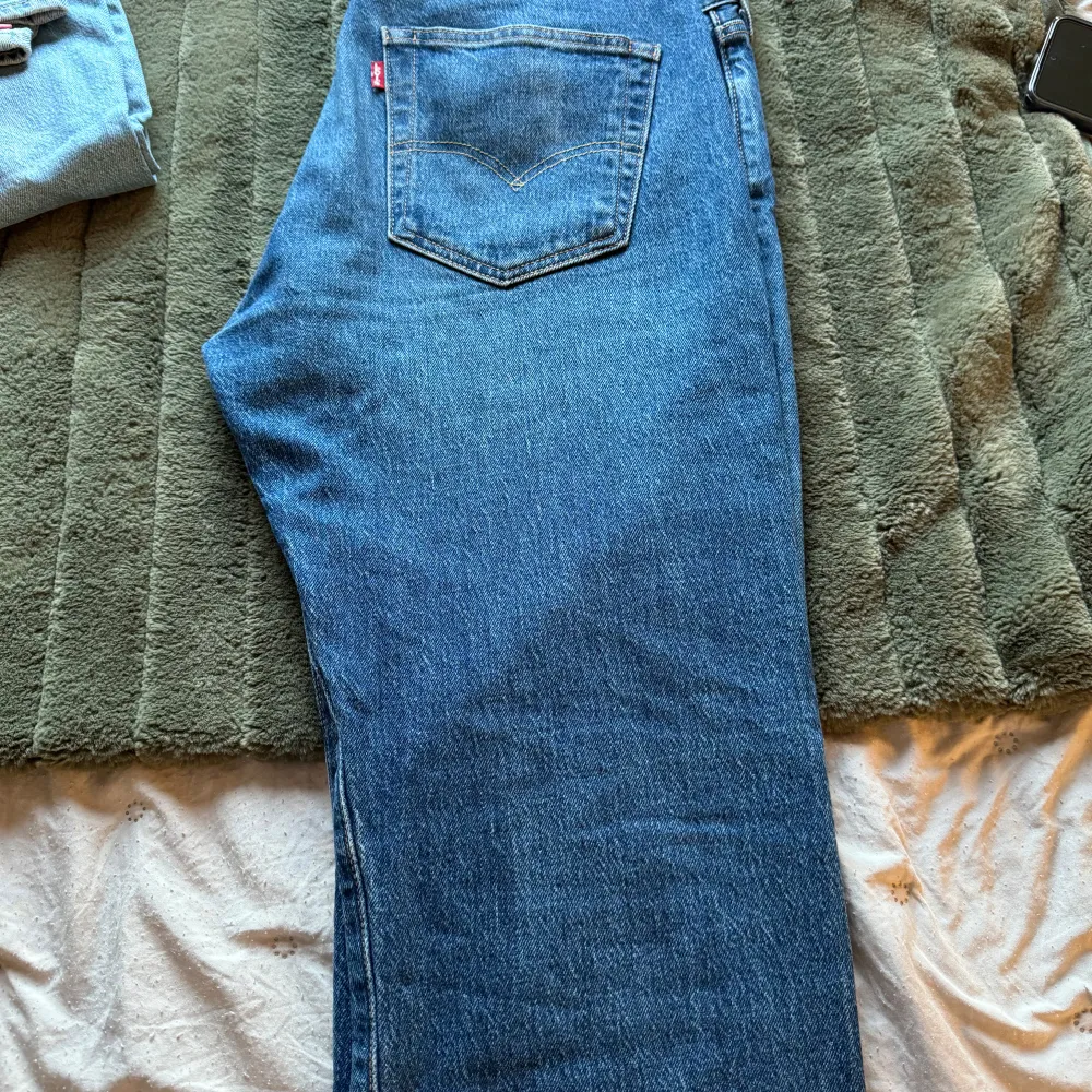 Är i skick som ny använd 2-3 gånger bara. Storlek 32 32. Jeans & Byxor.