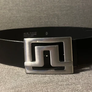 J Linderberg bälte - Svart bälte J Lindeberg i mkt gott skick  Längd 80