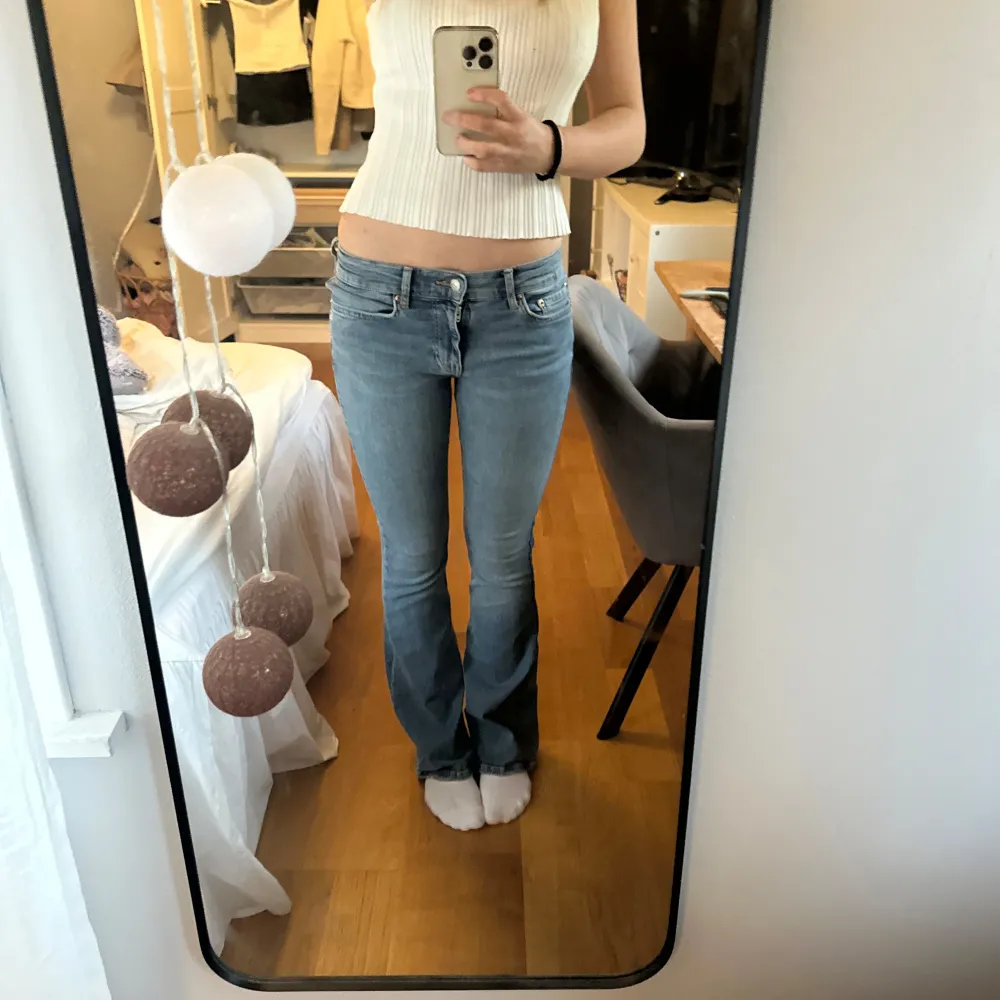 Super snygga Lågmidjade jeans! Inga defekter och säljer då jag har för många💗. Jeans & Byxor.