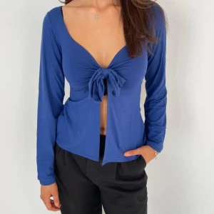 Maddy blouse - Säljer nu min jättefina Maddy blouse från Design by si. Den är inte använd mycket och i jättebra skick. Nypris är ca 400kr. Den är i storlek M/L men passar perfekt på mig som har S i vanliga fall💙