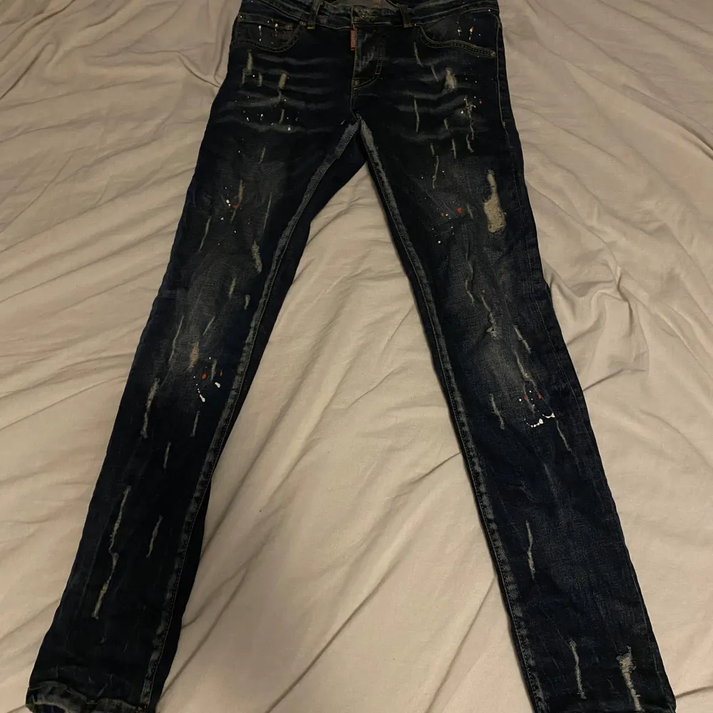 Dsquared2 jeans f*ke  Nyskick Stl 160-170 cm Finns i Ystad . Jeans & Byxor.