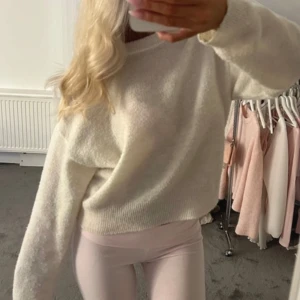 Stickad tröja  - Från vero moda. Storlek s