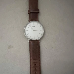 Daniel Wellington klocka - Oanvänd. Tyvärr saknas kartongen till klockan. Batteriet behöver bytas
