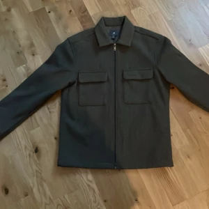 Hm jacka  - Från hm en fin jacka väldigt skön  Storlek S Pris 100 