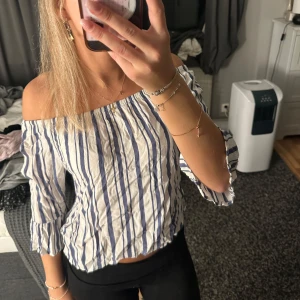 Söt blus - Söt randig blus från Cubus i strl 158(barn), men passar även XS-S🩷