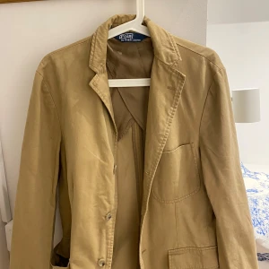 Ralph Lauren kappa/overshirt - Nytt skick, använd vid prövsel.   Vi hörs i dm min kompis:)