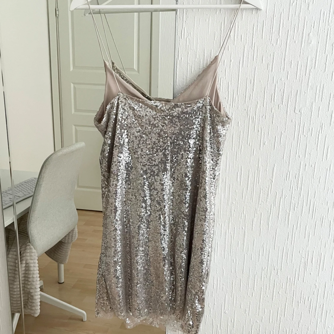 Glittrig klänning  - 90