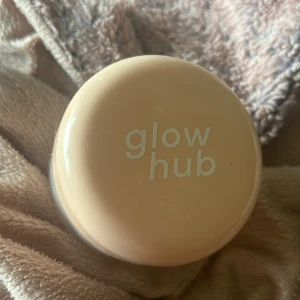Cleanser   - Cleasing balm från glow hub. Mer än 2/3 kvar. Nypris 150 Mitt pris 35