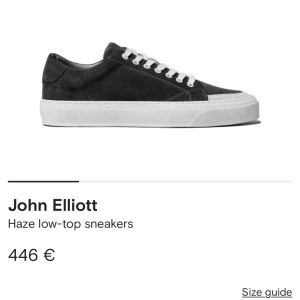 John Elliot black 45 haze low suede - Säljer mina sjukt unika och eftertraktade John Elliot sneakers. Ny pris 5069kr plus 1500kr med frakt och tull. Allting ingår med box och dustbag. (Använda 3-4 gånger) skick 9/10. Storlek 45 men passar mig som har storlek 44 och 44,5.