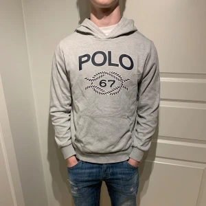 Ralph Lauren | Hoodie - Riktigt fin Ragge Hoodie! | Grymt skick utan defekter! | Strorlek XL junior men sitter perfekt som en S. | Ställ gärna frågor innan du köper!