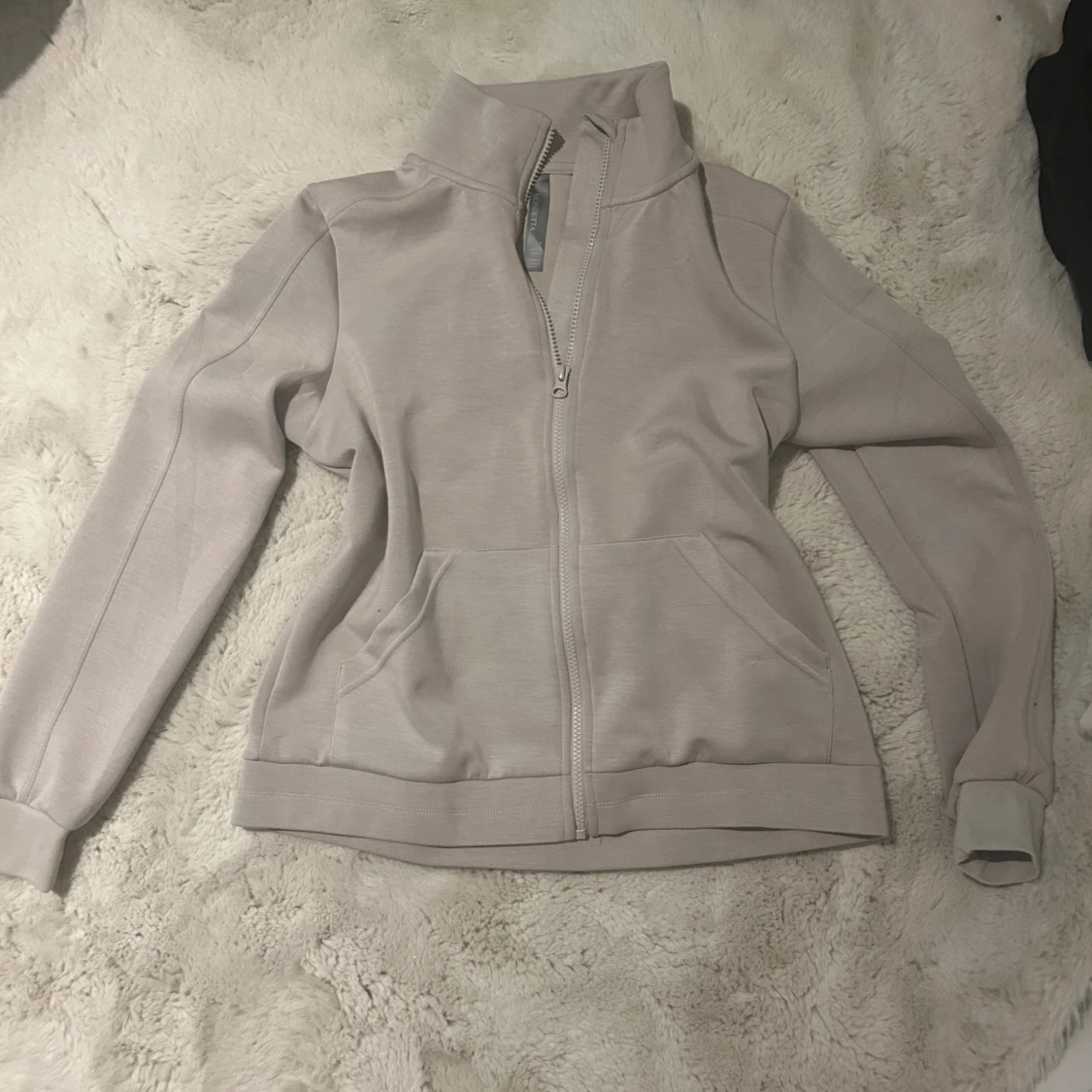 Beige jacka med dragkedja