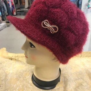 Charmig Vinter Stickade Keps  - Omkrets 40.00-62.00 cm Helt ny  145kr/st 