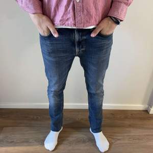 Nästan helt nya nudie jeans med W30, Riktigt snygga till vintern. Bara att höra av sig vid frågor🙌