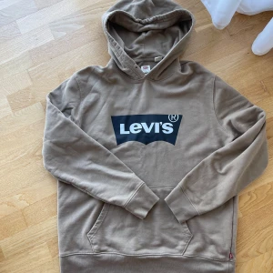 Hoodie Levis - Levis Hoodie i fint skick. Dock saknas snöret. 