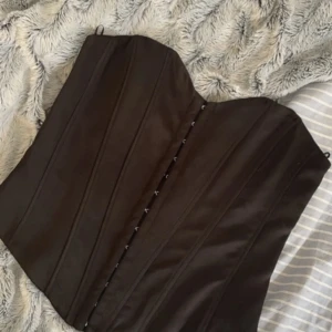  korsett  - Perfect för halloween eller fester. 