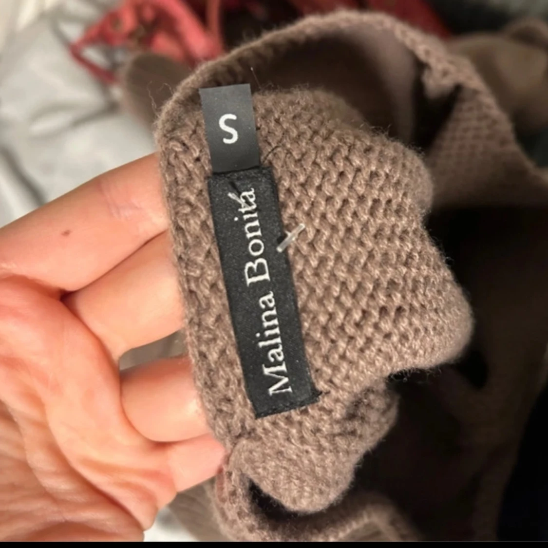 Brun offshoulder polotröja från Malina Bonita - 91