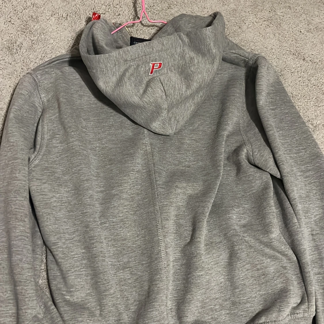 Grå zip hoodie från Peak Performance - 92