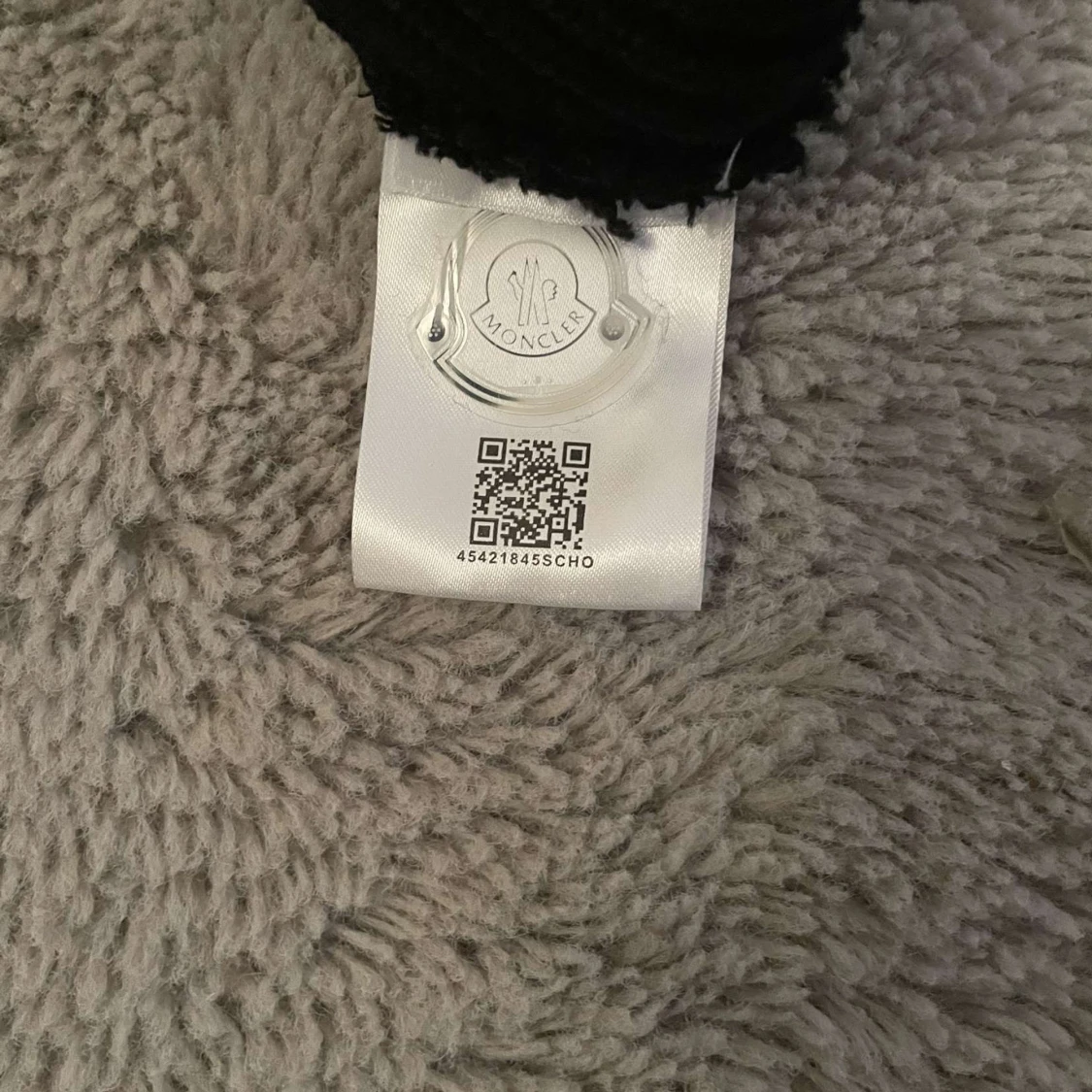 Svart ribbad mössa från Moncler - 90