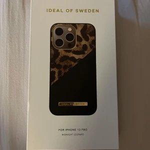 Leopardmönstrat mobilskal från Ideal of Sweden - Helt nytt mobilskal till iphone 13 pro från Ideal of Sweden som jag tyvärr säljer då det är fel modell till min mobil❣️Den är i nyskick och har inte öppnats från förpackningen!