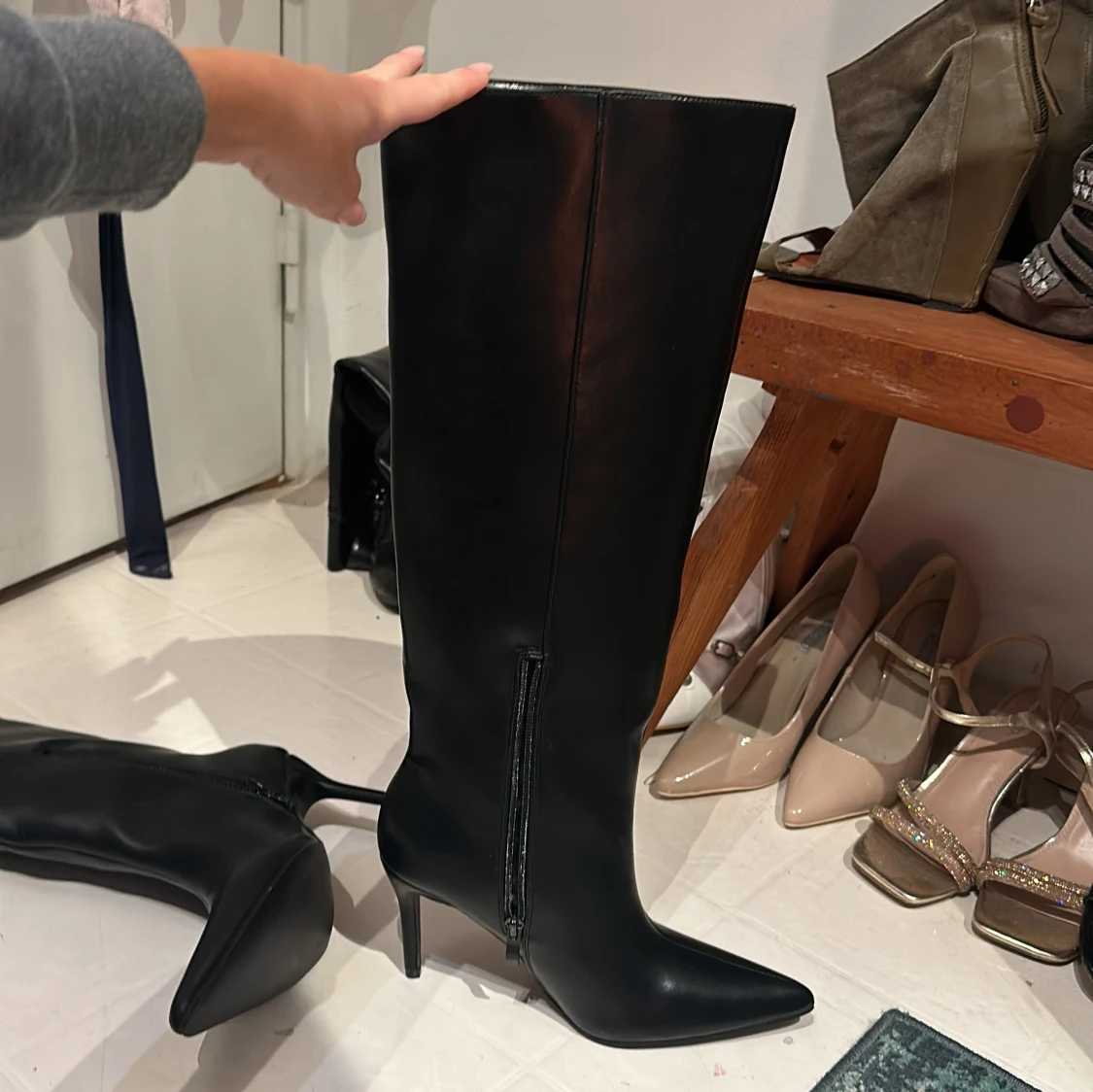 Svarta boots med spetsig tå - 91