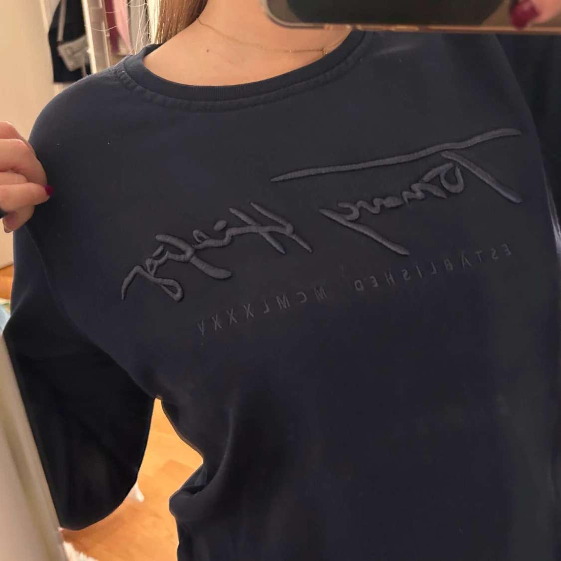 Marinblå tröja från Tommy Hilfiger - 90