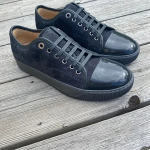 Svarta lanvins  - Säljer ett par riktigt snygga lanvins i top skick 10/10 Färgen är ganska sällsynt och är riktigt snygga  Det är uk5 som är typ 39 40 men passar 41   pris går att diskutera   Jag är öppen för byte 