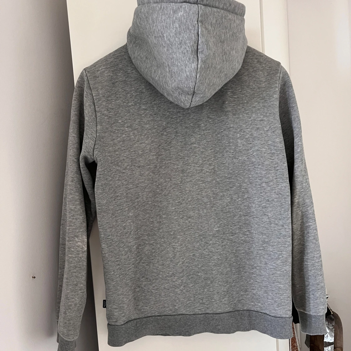 Grå hoodie från Puma storlek 164 - 92