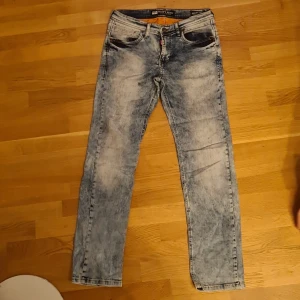 Stentvättade jeans - Stentvättade jeans från Rusty Neal. Aldrig anvä da och i mycket fint skick.