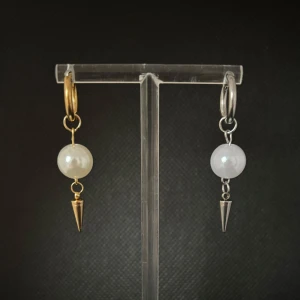 Örhängen  - Singel-60kr Par-100kr