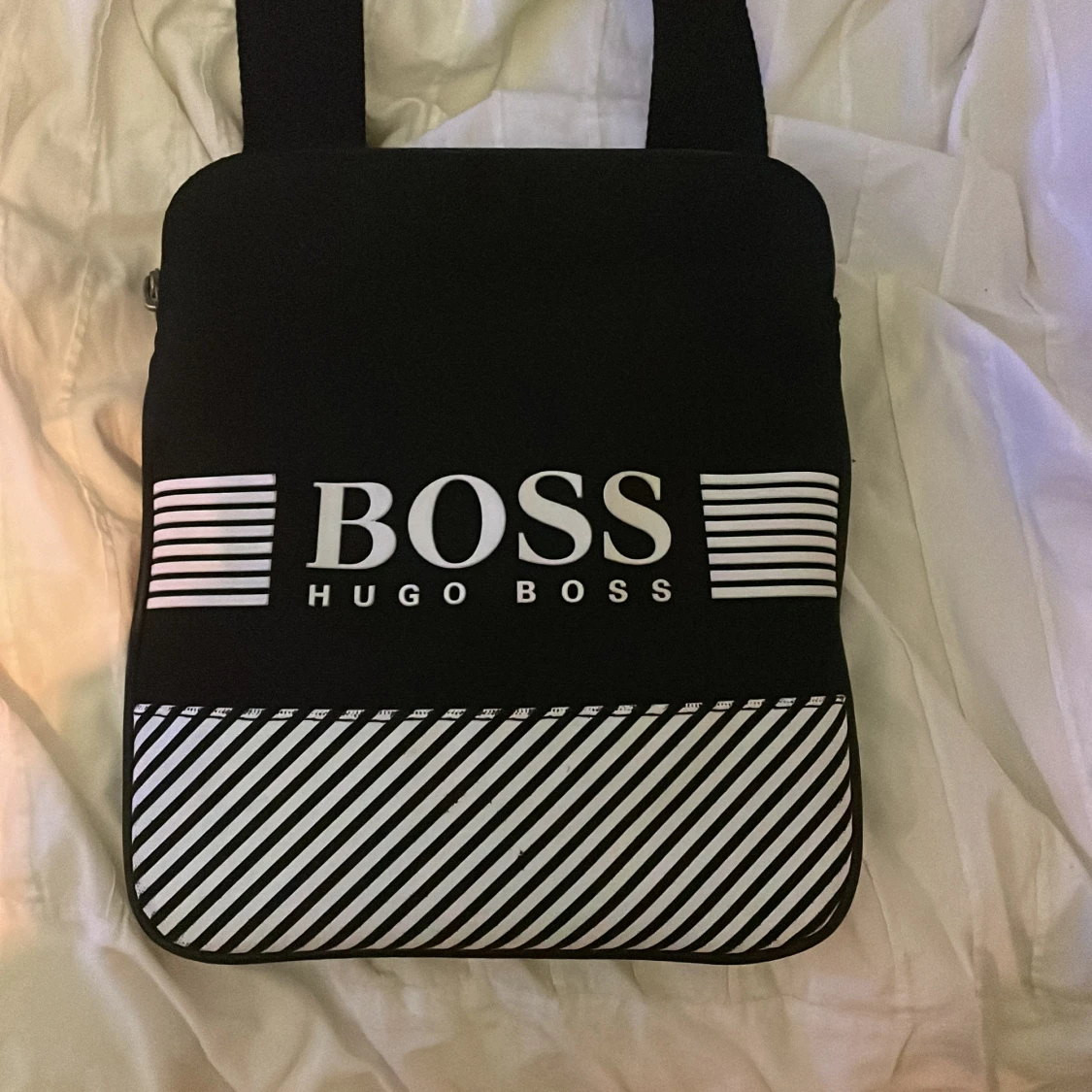 Svart axelväska från Hugo Boss - 1