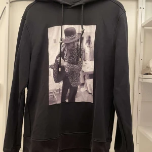 Limetato hoodie  - Tjena! Säljer nu denna limetato hoodien i storlek L men passar M! Skick 9/10 inga defekter! Har ni några funderingar så är det bara att höra av sig!😁