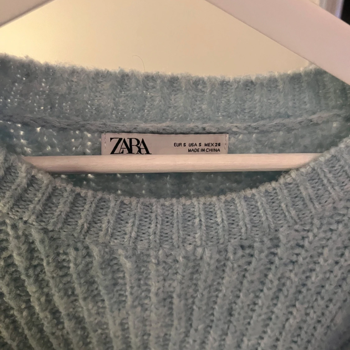 Ljusblå stickad tröja från Zara - 90