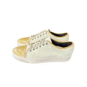 Lanvin Captoe DBB1 | 44-45 - Vita Lanvins i storlek 44 EU - DBB1 SIZE 10 (passar 44-45) | Skorna är i väldigt bra skick | Endast skor medföljer vid köp | Självklart äkta | Mer bilder finns! Fraktas spårbart via postnord📦