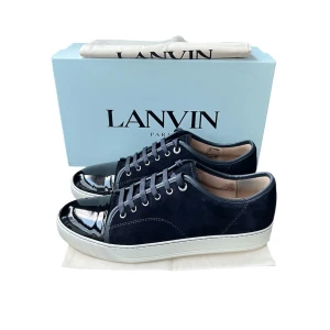 Lanvin Cap Toe | 43-44 - Marinblå Lanvins i storlek 43 EU - DBB1 SIZE 9 (passar 43-44) | Skorna är otroligt fint skick, använda en handfull gånger | Allt på bild medföljer | Självklart äkta | Mer bilder finns! 