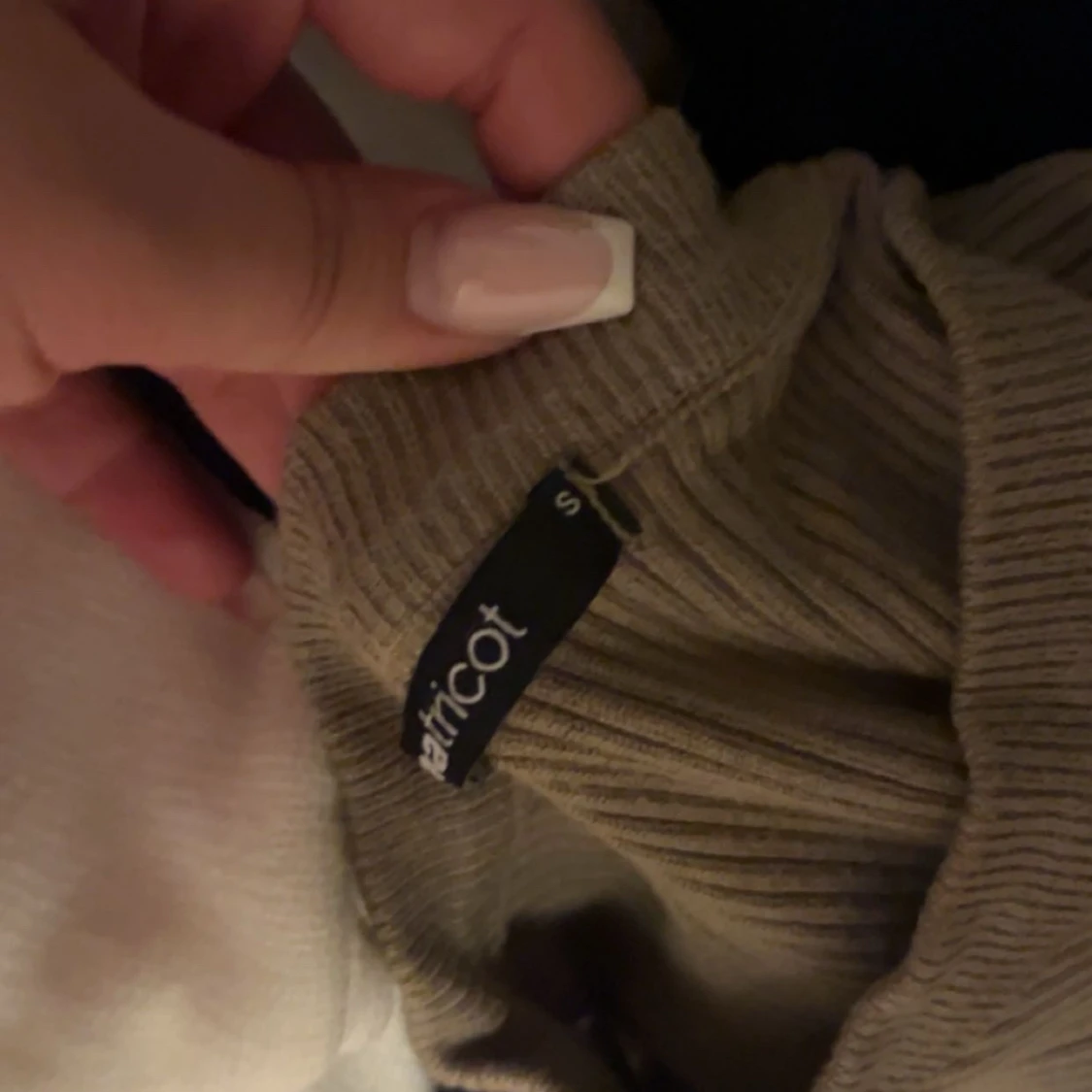 Beige ribbad tröja från Gina Tricot - 91