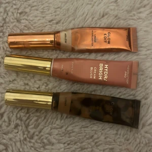 Sminktrio från revoulution pro som liknar charlotte tillbury  - En trio med bronzer, contour, highlighter och blush som liknar märket charlotte tillburry . Produkterna är testade och det finns inte några skummtoppar på dem