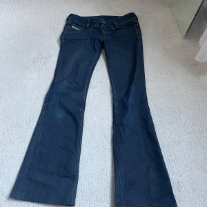 Lågmidjade bootcut jeans - AS SNYGGA bootcut jeans från diesel!!😍 bra skick!!💘