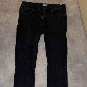 Svarta jeans från Lager157 - Storlek M