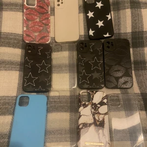 Mass mobilskal iPhone 11 - Samling av olika mobilskal i varierande mönster och färger. Inkluderar skal med stjärnor, läppar, marmor och enfärgade alternativ. Perfekt för att ge din telefon en ny look. Ni får alla skal för 100kr ex frakt