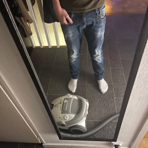 Blåa Replay Anbass  - Blåa replay anbass. Skicka 8/10. Modell 181 och väger 64. Skriv för mer frågor. Storlek 31w 32 L