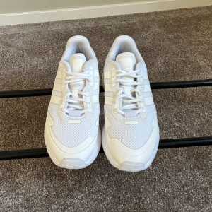 Adidas skor  - Adidas skor i nyskick