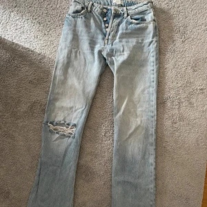 Jeans - Säljer mina super fina ljusblå jeans i fint skick, kom privat för mer frågor eller bilder 🫶🏻