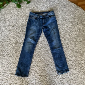 Nudie jeans - Tja! Säljer ett par feta nudie jeans för de inte passar mig. Storleken är W32 L32 och modellen är Lean Dean men sitter ner som W33-34. Hör av dig vid funderingar!