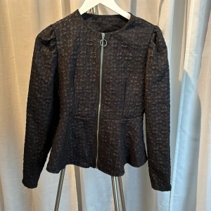 Snygg tröja - Super snygg tröja.storlek M. Aldrig använd.