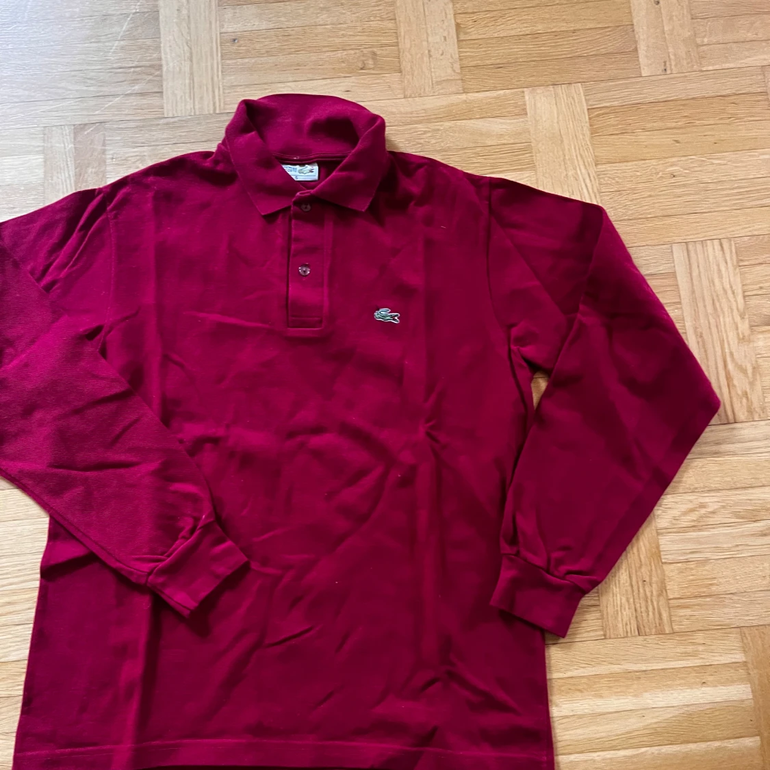 Vinröd pikétröja från Lacoste - 27