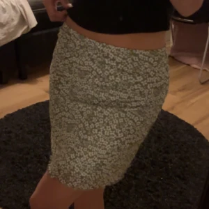 Kjol - En oanvänd kjol ifrån Shein, den var för stor för mig. 